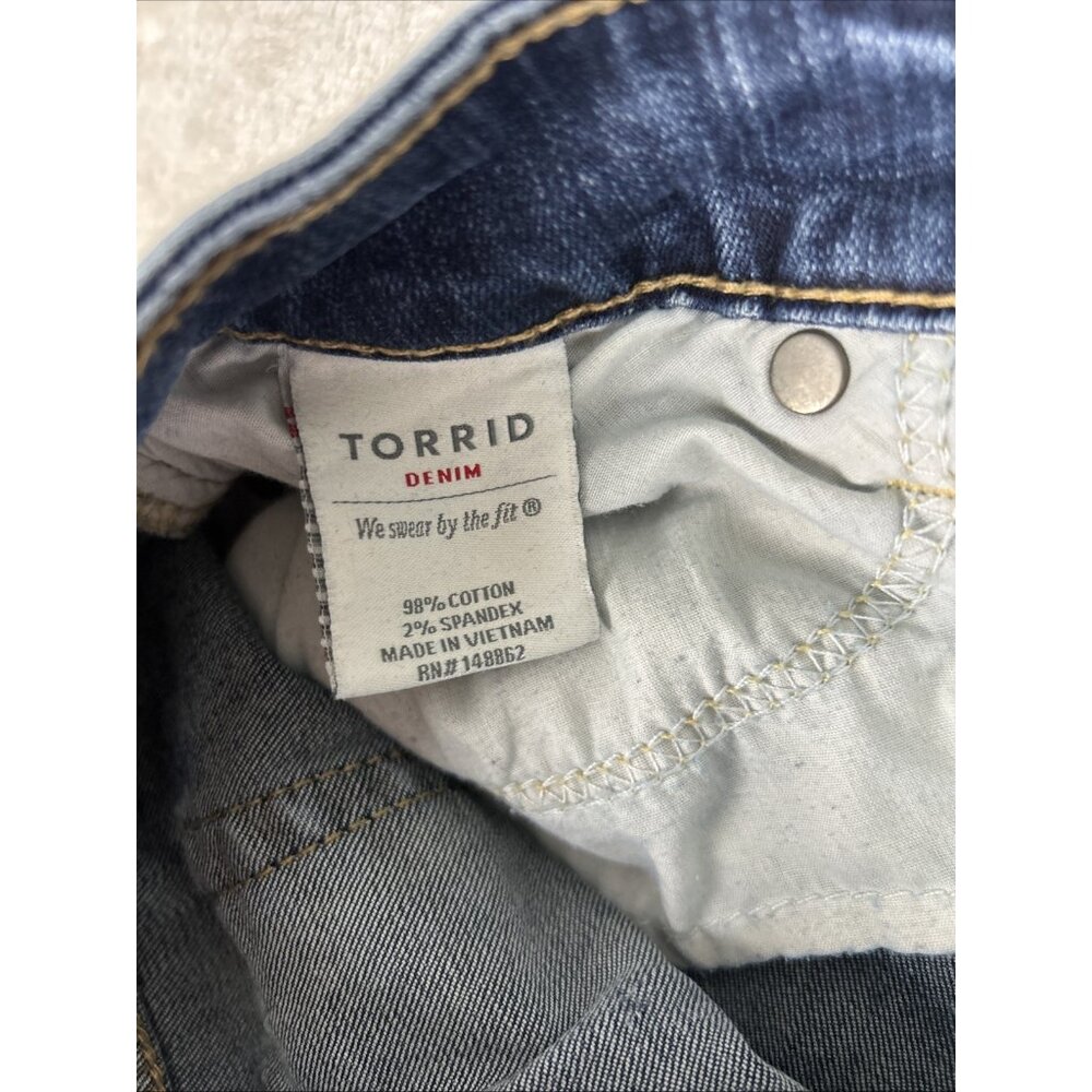 Torrid Womens Boyfriend Med Wash Denim Distressed Jeans Sz 10 Blue - Picture 11 of 12